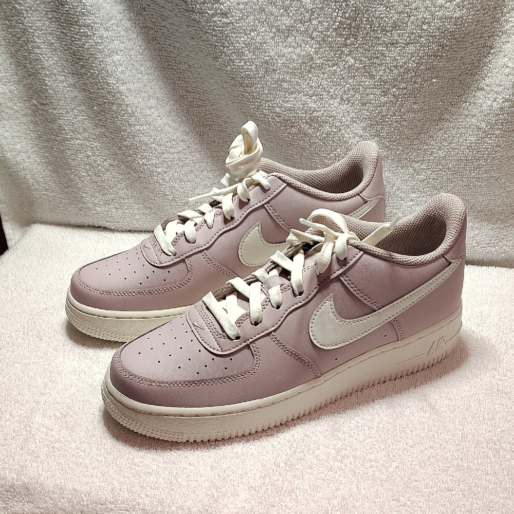 Nike Air Force 1 Youth Size 7 Soft Pink and White Sneakers (Women Size 8.5)